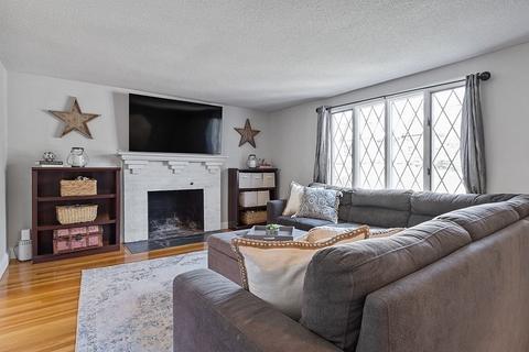 87 Circuit Rd, Dedham, MA 02026 photo 3