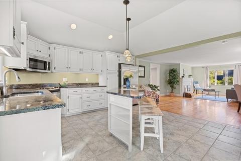 19 May St, Marblehead, MA 01945 photo 12
