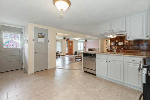 39 Hillside Rd, Dracut, MA 01826 photo 5