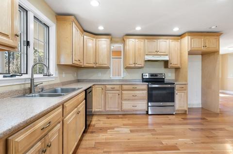 33 Forest St, Dunstable, MA 01827 photo 4