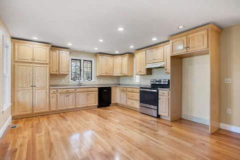 33 Forest St, Dunstable, MA 01827 photo 3