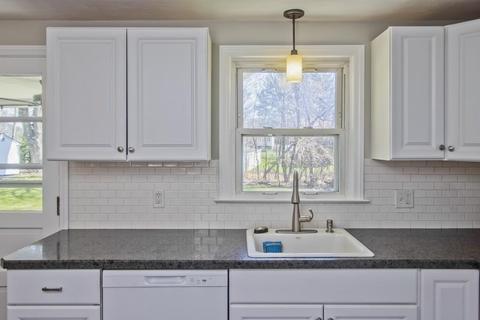 19 E Allen Ridge Rd, Springfield, MA 01118 photo 4