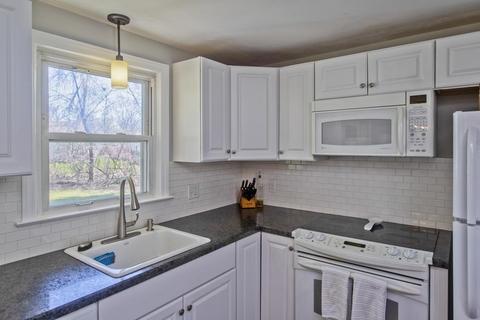 19 E Allen Ridge Rd, Springfield, MA 01118 photo 5