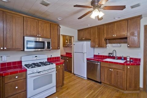 4 Laurel St, Chicopee, MA 01020 photo 3