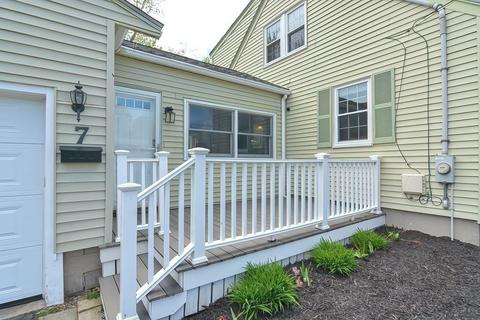 7 Irving Dr, Walpole, MA 02081 photo 3
