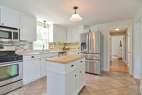7 Irving Dr, Walpole, MA 02081 photo 5
