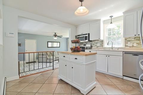 7 Irving Dr, Walpole, MA 02081 photo 4