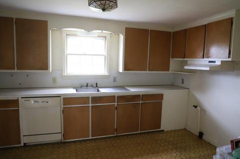 76 Wayside St, Springfield, MA 01118 photo 8