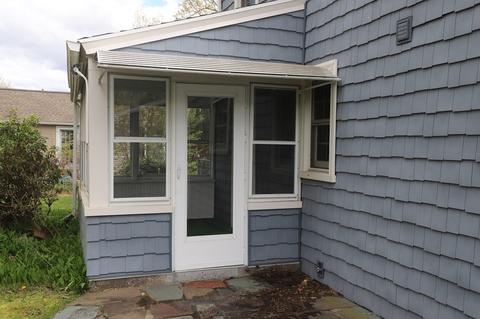 76 Wayside St, Springfield, MA 01118 photo 6