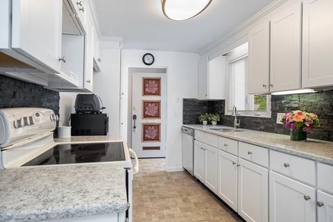 11 Rydal St, Worcester, MA 01602 photo 2