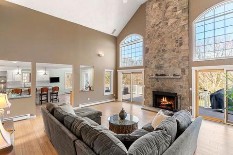 38 Castle Vw, Gloucester, MA 01930 photo 1