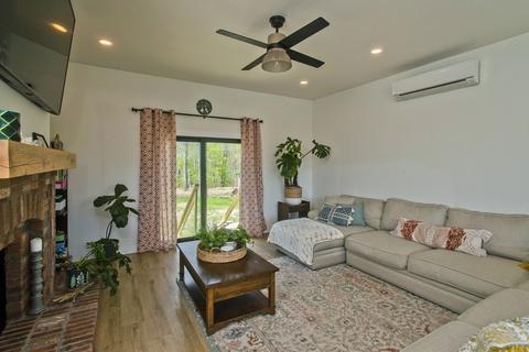30 Loomis Ct, Chicopee, MA 01020 photo 5