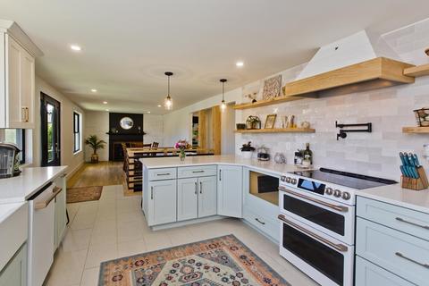 30 Loomis Ct, Chicopee, MA 01020 photo 13