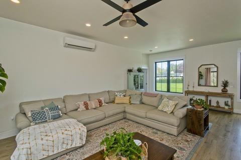 30 Loomis Ct, Chicopee, MA 01020 photo 8