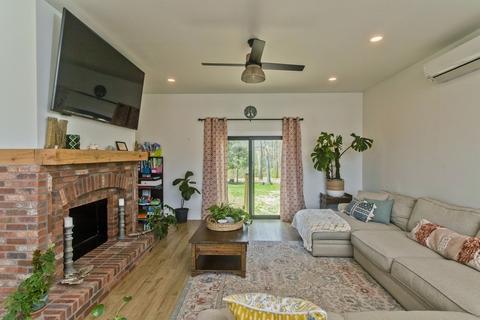 30 Loomis Ct, Chicopee, MA 01020 photo 4