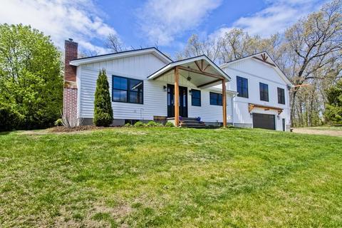 30 Loomis Ct, Chicopee, MA 01020 photo 1