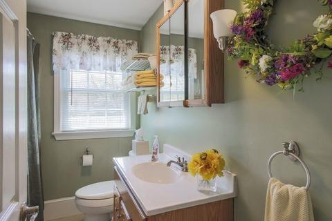 64 North Ave, Mendon, MA 01756 photo 13