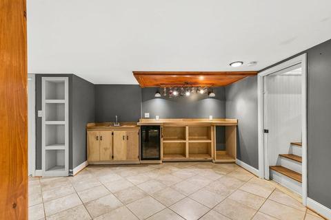 96 Emmett St, Fall River, MA 02721 photo 23