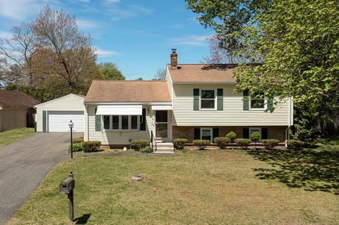 171 Tamarack Dr, Springfield, MA 01129 photo 2