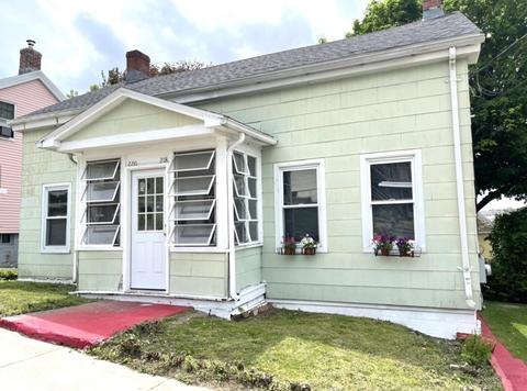218 School St, Chicopee, MA 01013 photo 1