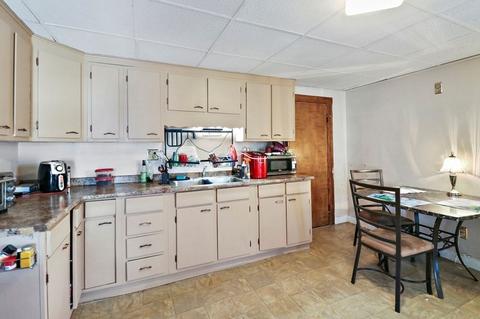 218 School St, Chicopee, MA 01013 photo 15