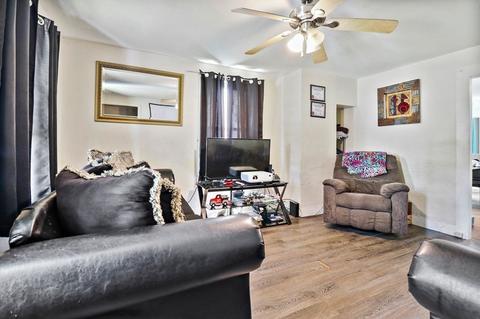 218 School St, Chicopee, MA 01013 photo 4