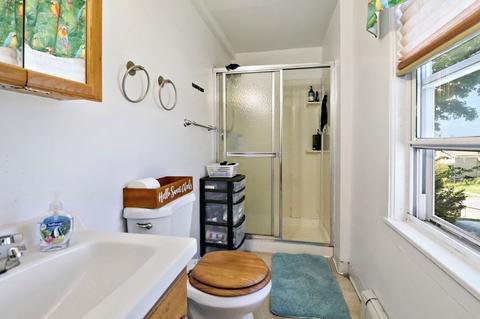 218 School St, Chicopee, MA 01013 photo 17