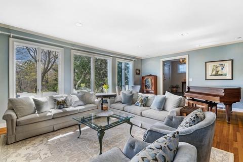 1 Wallingford Rd, Marblehead, MA 01945 photo 2