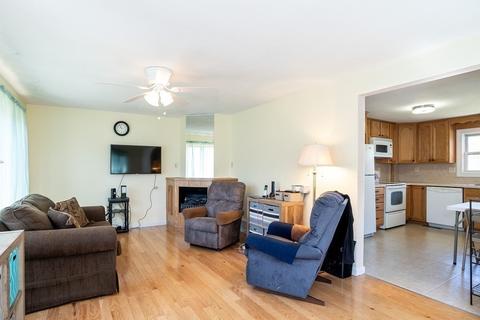 25 Pomeroy St, Easthampton, MA 01027 photo 4