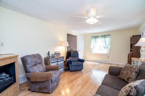 25 Pomeroy St, Easthampton, MA 01027 photo 5