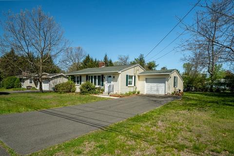 25 Pomeroy St, Easthampton, MA 01027 photo 2