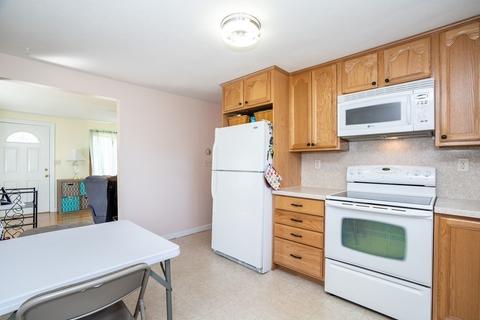 25 Pomeroy St, Easthampton, MA 01027 photo 8