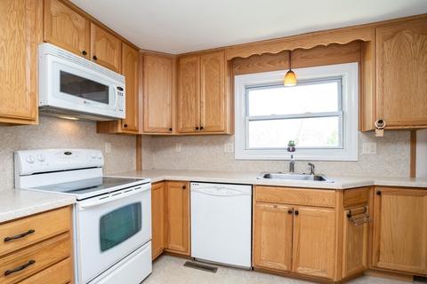 25 Pomeroy St, Easthampton, MA 01027 photo 9
