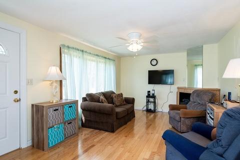 25 Pomeroy St, Easthampton, MA 01027 photo 3