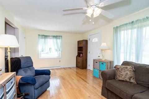 25 Pomeroy St, Easthampton, MA 01027 photo 6