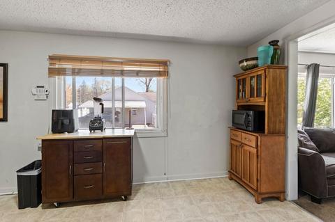 223 Almira Rd, Springfield, MA 01119 photo 9