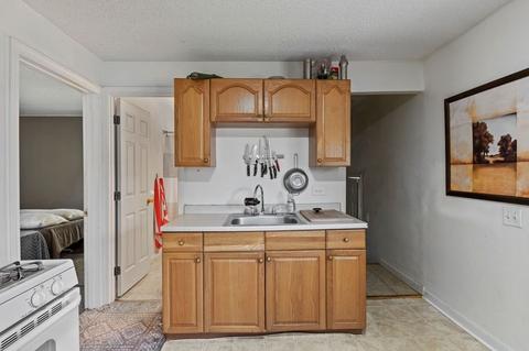 223 Almira Rd, Springfield, MA 01119 photo 7