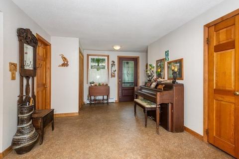 27 Horseshoe Cir, Ware, MA 01082 photo 9