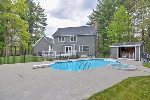 4 Bubbling Brook Rd, Franklin, MA 02038 photo 2