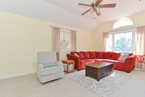 34 Mendon St, Upton, MA 01568 photo 6