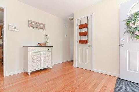 34 Mendon St, Upton, MA 01568 photo 3
