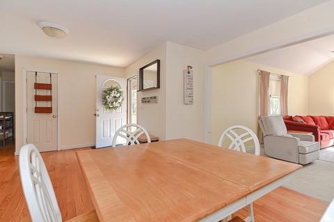 34 Mendon St, Upton, MA 01568 photo 9