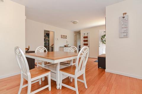 34 Mendon St, Upton, MA 01568 photo 5
