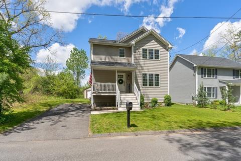 152 Grayson Dr, Springfield, MA 01119 photo 3