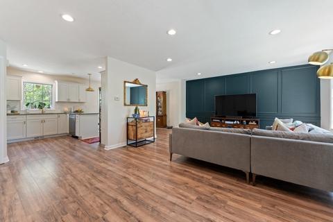 152 Grayson Dr, Springfield, MA 01119 photo 6