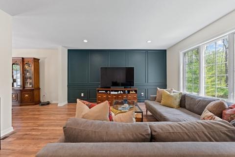 152 Grayson Dr, Springfield, MA 01119 photo 8
