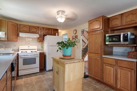 16 Willow Dr, Townsend, MA 01469 photo 3