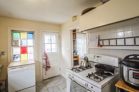 30 Ball St, Worcester, MA 01603 photo 9