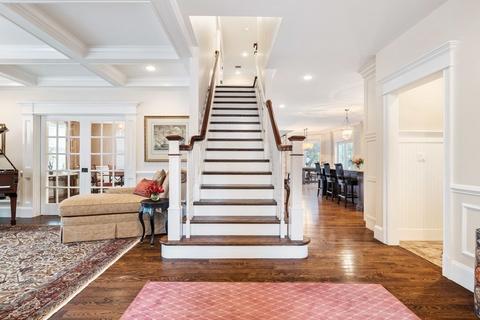 9 Thurston Ln, Needham, MA 02492 photo 2