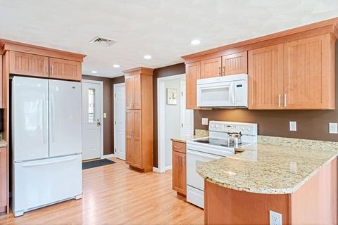34 Parkview Rd, Reading, MA 01867 photo 2